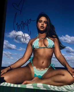 Cinthya Carmona autograph