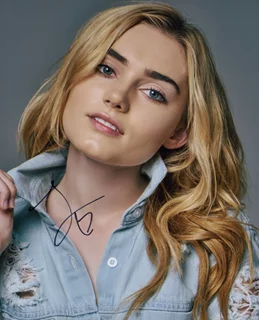 Meg Donnelly autograph