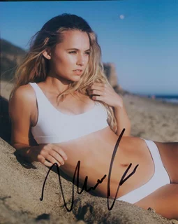 Madison Iseman autograph
