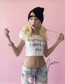 Jordyn Jones autograph
