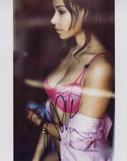 Jessica Parker Kennedy autograph