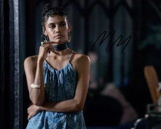 Madeleine Madden autograph