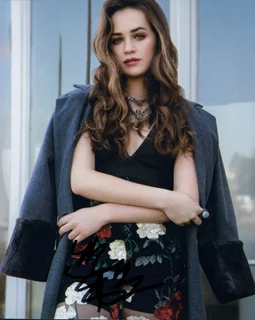 Mary Mouser autograph