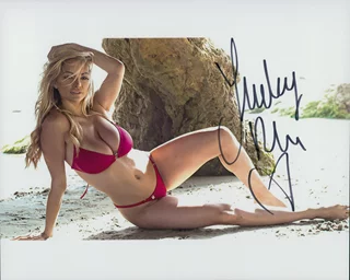 Lindsey Pelas autograph