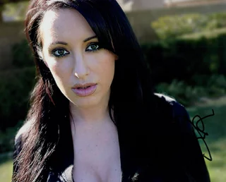 Devanny Pinn autograph