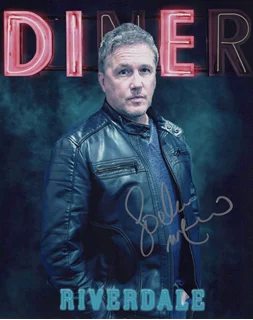 Lochlyn Munro autograph