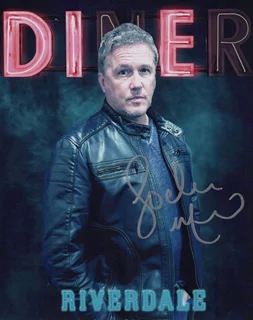 Lochlyn Munro autograph