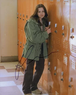 Linda Cardellini autograph