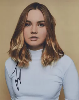 Liana Liberato autograph