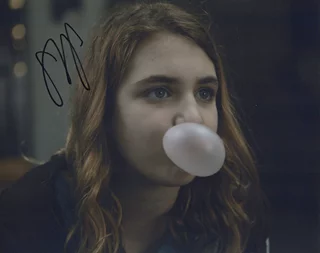 Sophie Nelisse autograph