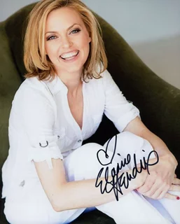 Elaine Hendrix autograph