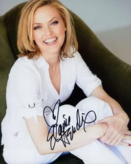 Elaine Hendrix autograph