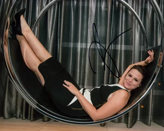 Katie Lowes autograph