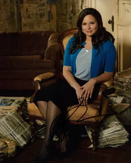 Katie Lowes autograph