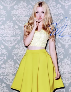 Dove Cameron autograph