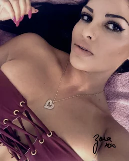 Zara Keshk autograph