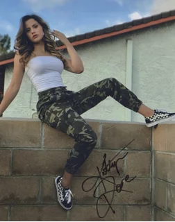 Kaitlyn Rose autograph