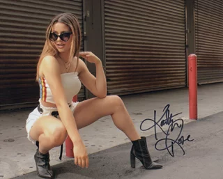 Kaitlyn Rose autograph