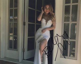 Bella Shepard autograph