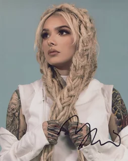 Zhavia Ward autograph