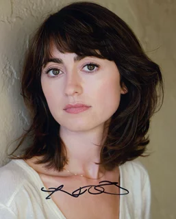 Hannah Pearl Utt autograph