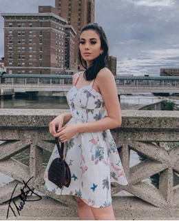 Thalita Ferrez autograph