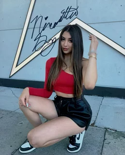 Nicolette Gray autograph