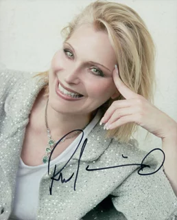 Roslyn Kind autograph