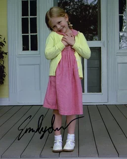 Emily Alyn Lind autograph