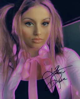 Kaitlyn Rose autograph