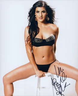 Leia Sergakis autograph