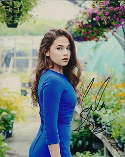 Cailee Spaeny autograph