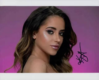 Kristina Urribarres autograph