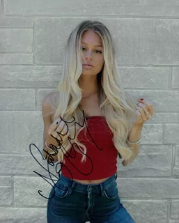 Natalie Ganzhorn autograph