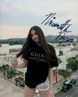 Nicolette Gray autograph