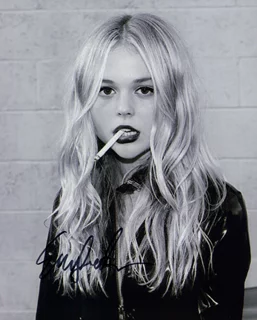 Emily Alyn Lind autograph