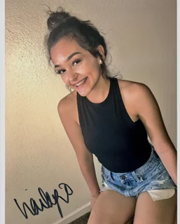 Hailey Orona autograph