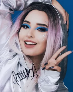 Laura Sanchez autograph