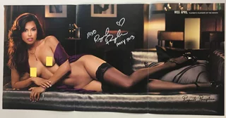 Raquel Pomplun autograph
