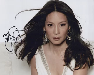 Lucy Liu autograph