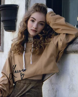 Lauren Orlando autograph