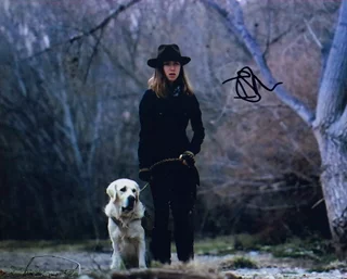 Isabella Blake-Thomas autograph