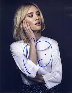 Mackenzie Davis autograph