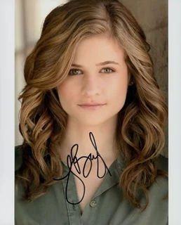 Jenna Boyd autograph