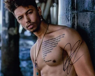 Dominique Columbus autograph