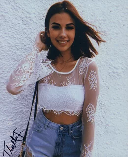 Thalita Ferrez autograph