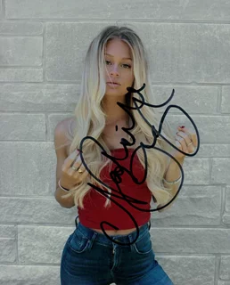 Natalie Ganzhorn autograph