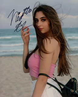 Nicolette Gray autograph