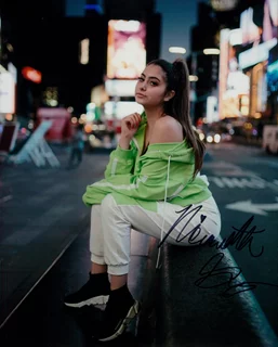 Nicolette Gray autograph