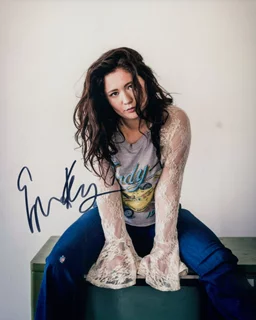 Emma Kenney autograph